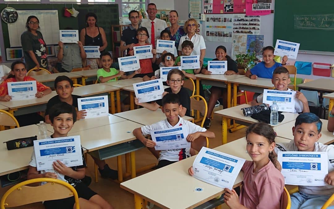 INTERGENERATION : Des élèves récompensés et des résidents honorés par le Bleuet de France